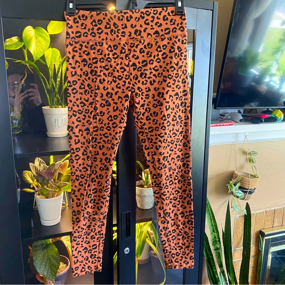 Leopard print leggings size M
